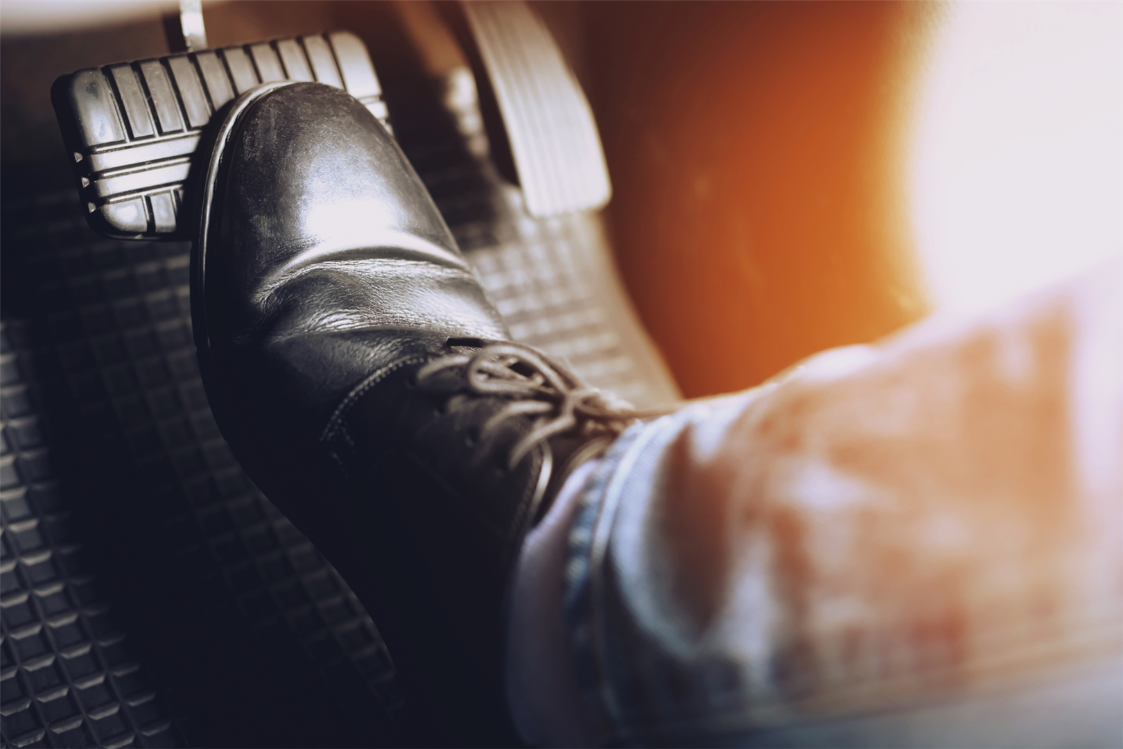 6 Signs Your Brakes Are Worn Out